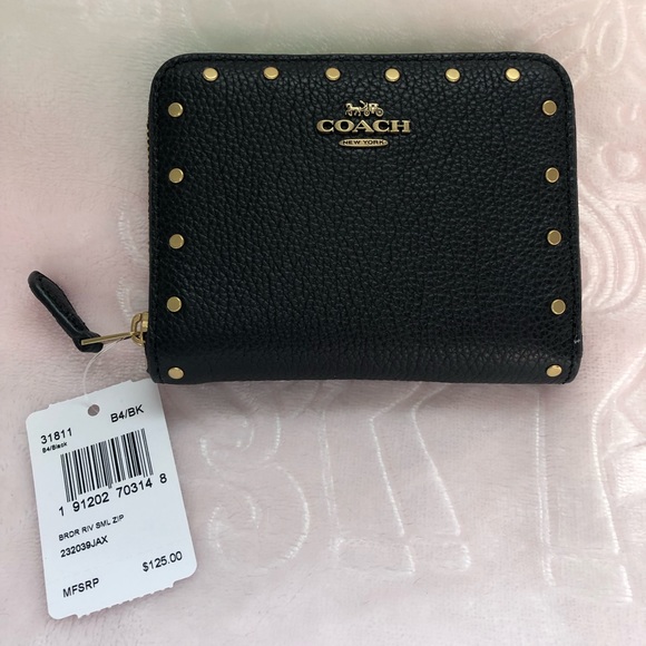 Coach Handbags - 🆕Coach Leather Zip Wallet